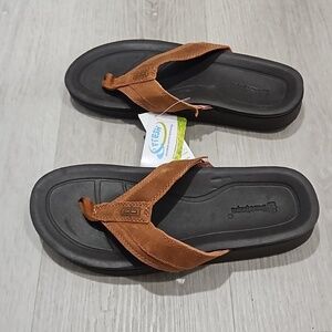 Baretraps Hynes Men's size 8 Sandals. Brand New with Tags
